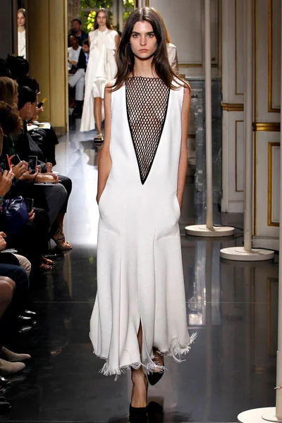 Look 22